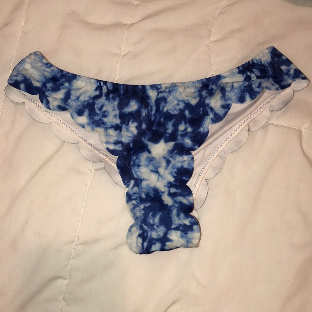 PINK tie dye blue and white scalloped swim bottoms
